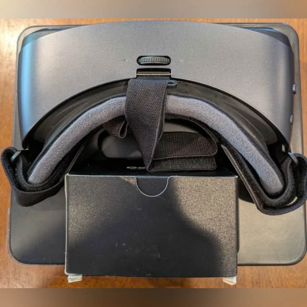 Samsung Gear VR with Controller - Black